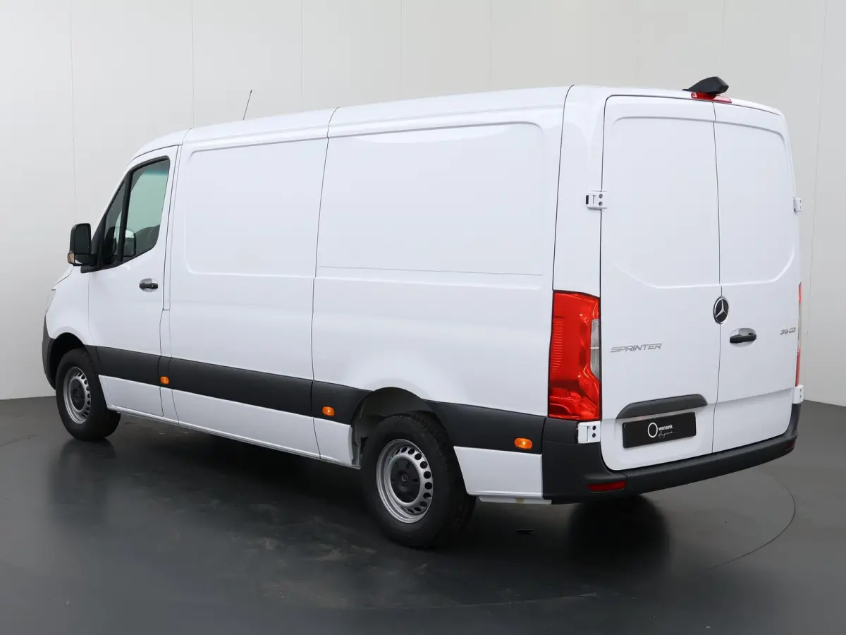 315 CDI | L2 H1 | RWD | PRO | Parkeercamera | Airco | Dodehoekassistent | Zijwindassistent | Cruise Control | Chauffeursstoel |