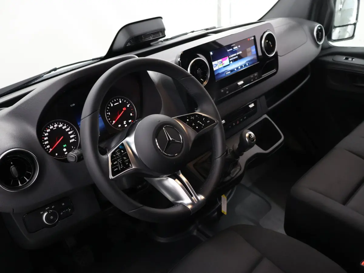 315 CDI | L2 H1 | RWD | PRO | Parkeercamera | Airco | Dodehoekassistent | Zijwindassistent | Cruise Control | Chauffeursstoel |