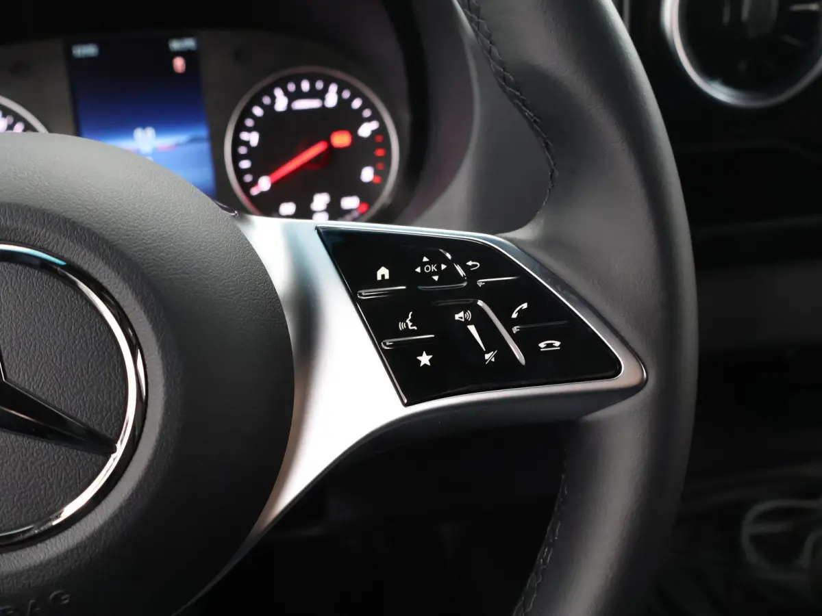 315 CDI | L2 H1 | RWD | PRO | Parkeercamera | Airco | Dodehoekassistent | Zijwindassistent | Cruise Control | Chauffeursstoel |