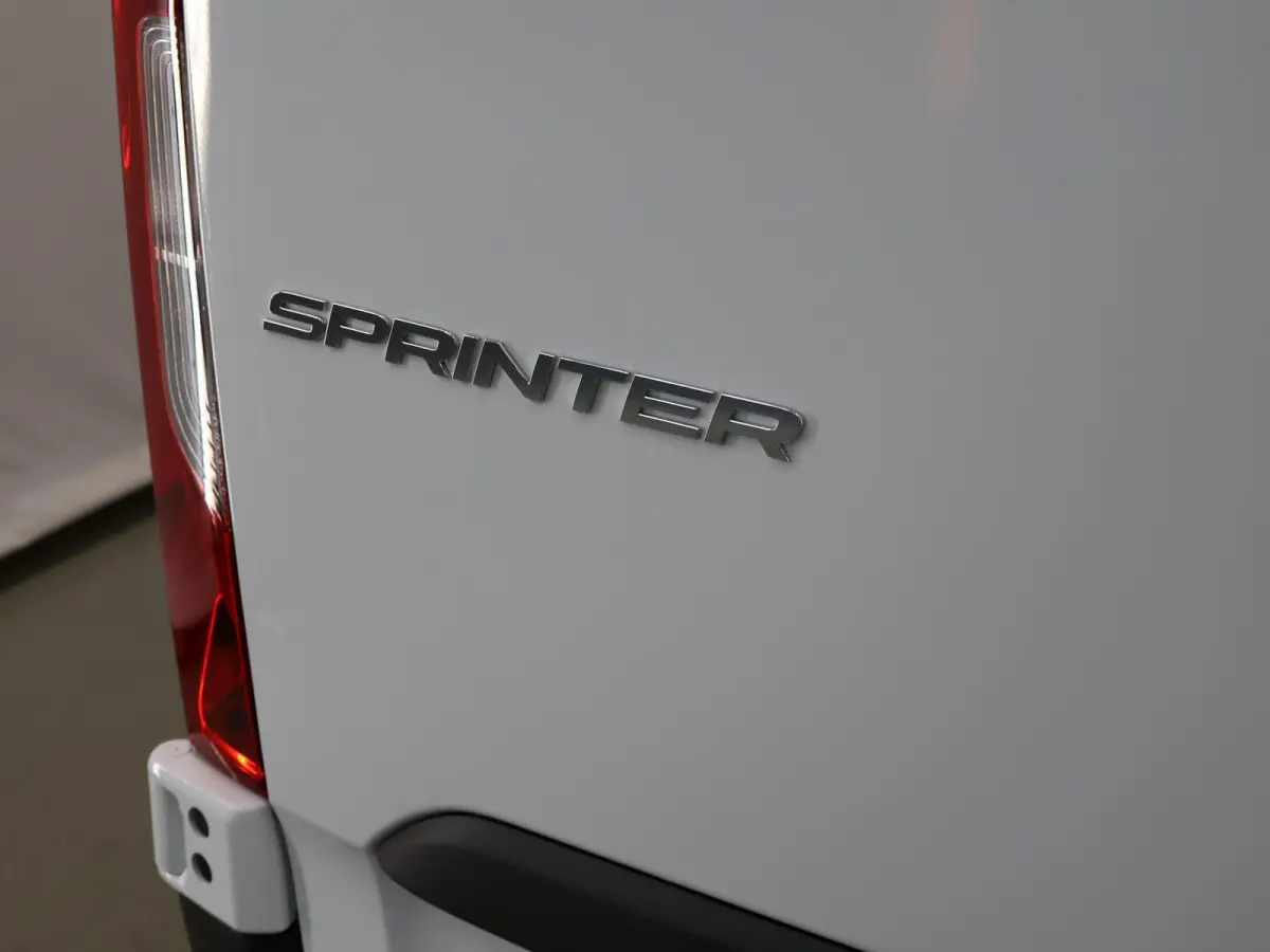 315 CDI | L2 H1 | RWD | PRO | Parkeercamera | Airco | Dodehoekassistent | Zijwindassistent | Cruise Control | Chauffeursstoel |