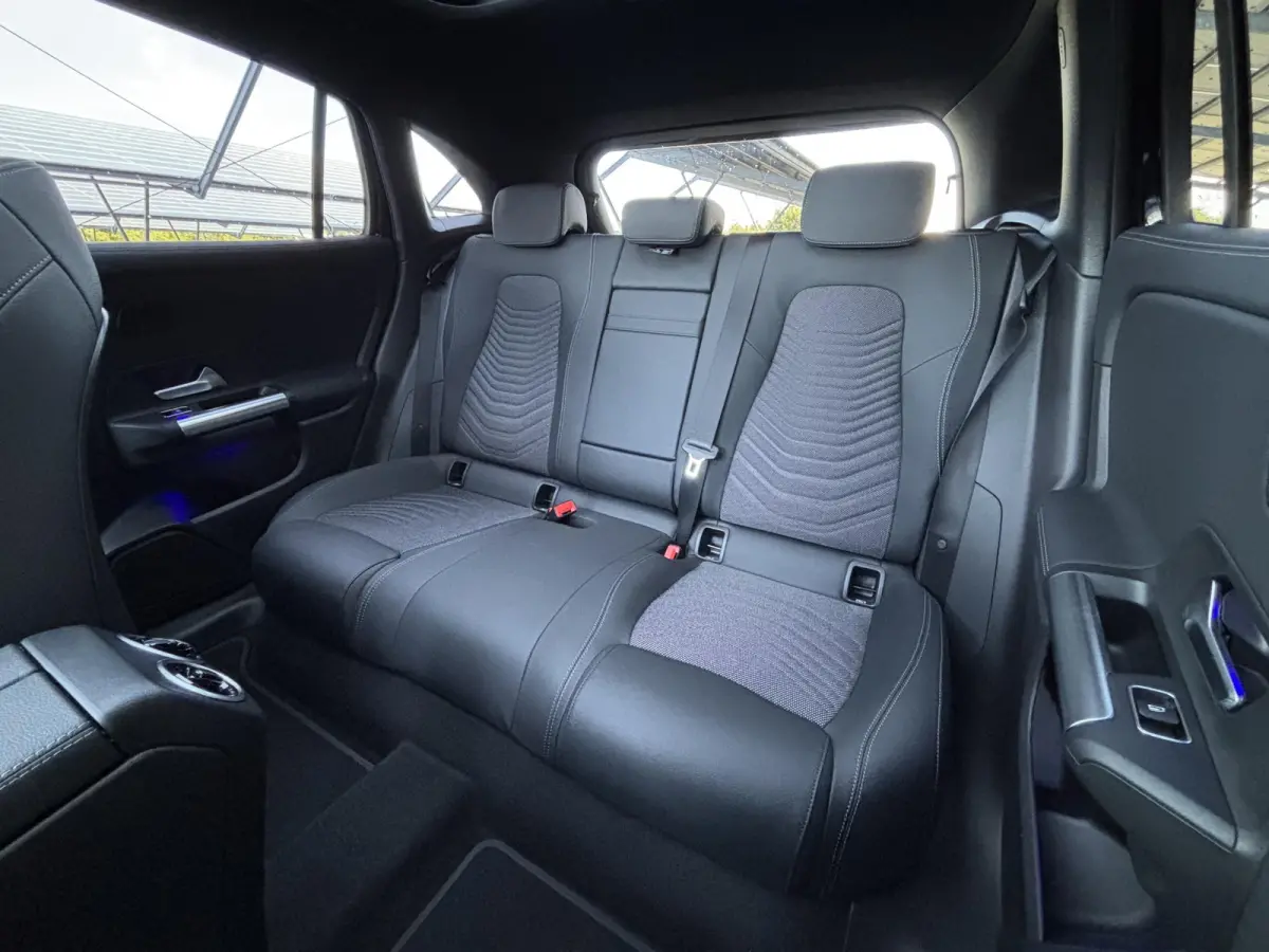 250+ Business Solution 71 kWh | Panoramadak | Dodehoekassistent | Parkeercamera | Sfeerverlichting | Apple carplay |
