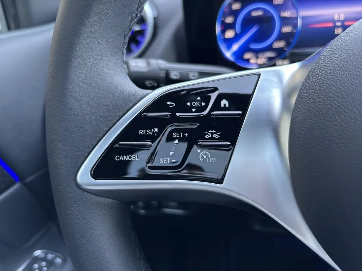 250+ Business Solution 71 kWh | Panoramadak | Dodehoekassistent | Parkeercamera | Sfeerverlichting | Apple carplay |