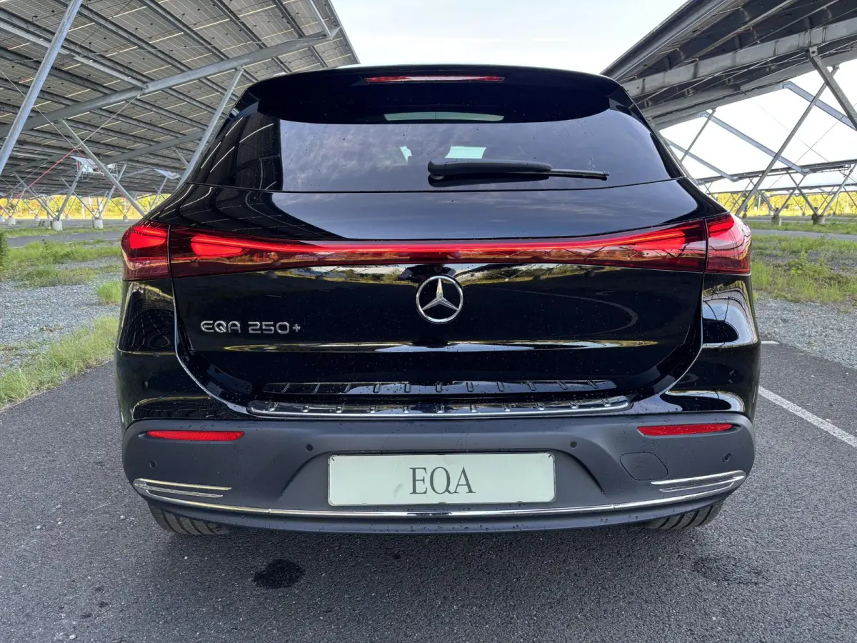 250+ Business Solution 71 kWh | Panoramadak | Dodehoekassistent | Parkeercamera | Sfeerverlichting | Apple carplay |