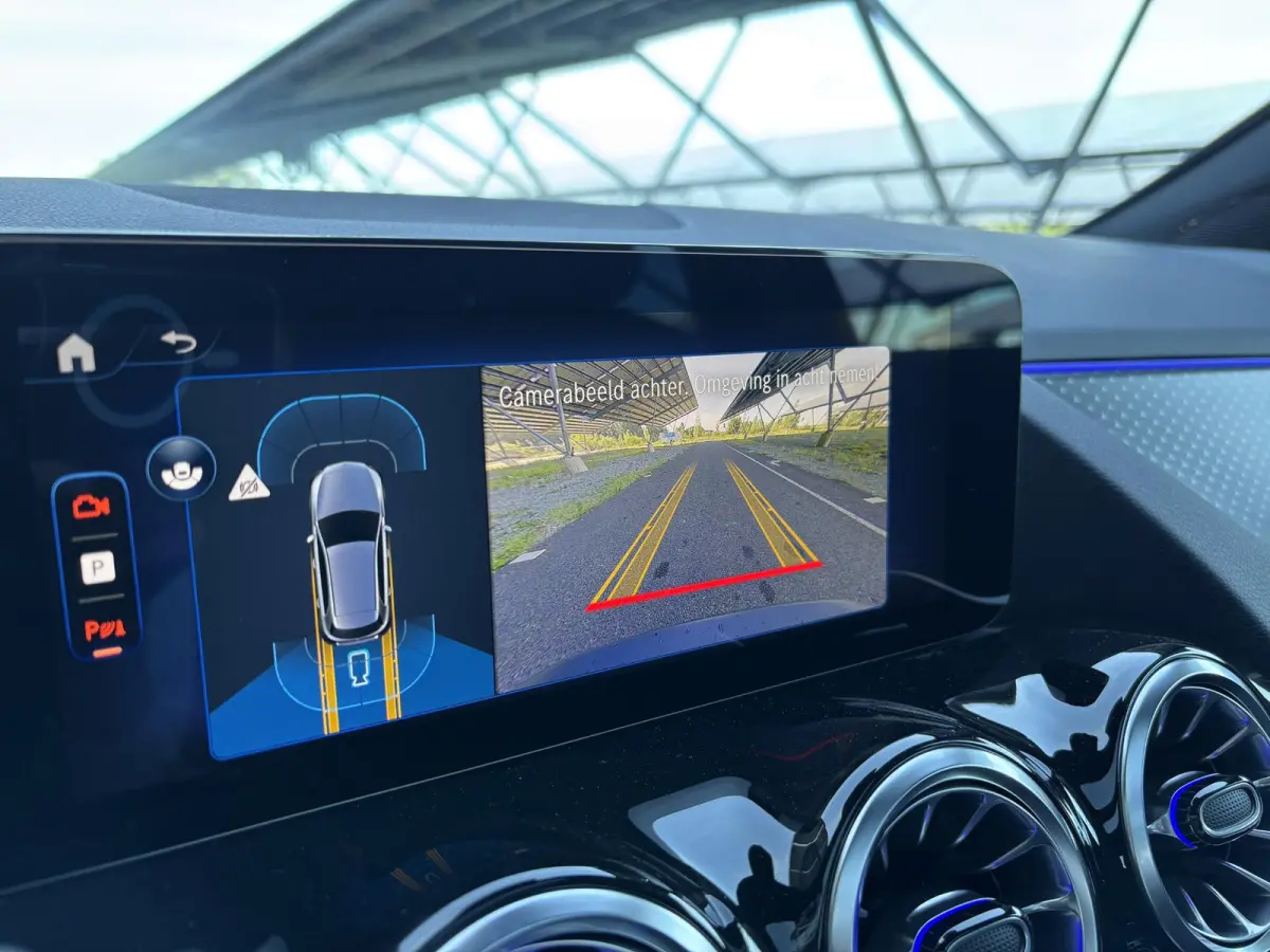 250+ Business Solution 71 kWh | Panoramadak | Dodehoekassistent | Parkeercamera | Sfeerverlichting | Apple carplay |