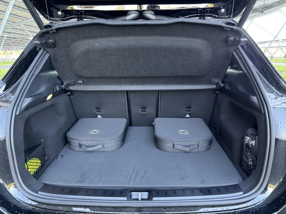 250+ Business Solution 71 kWh | Panoramadak | Dodehoekassistent | Parkeercamera | Sfeerverlichting | Apple carplay |