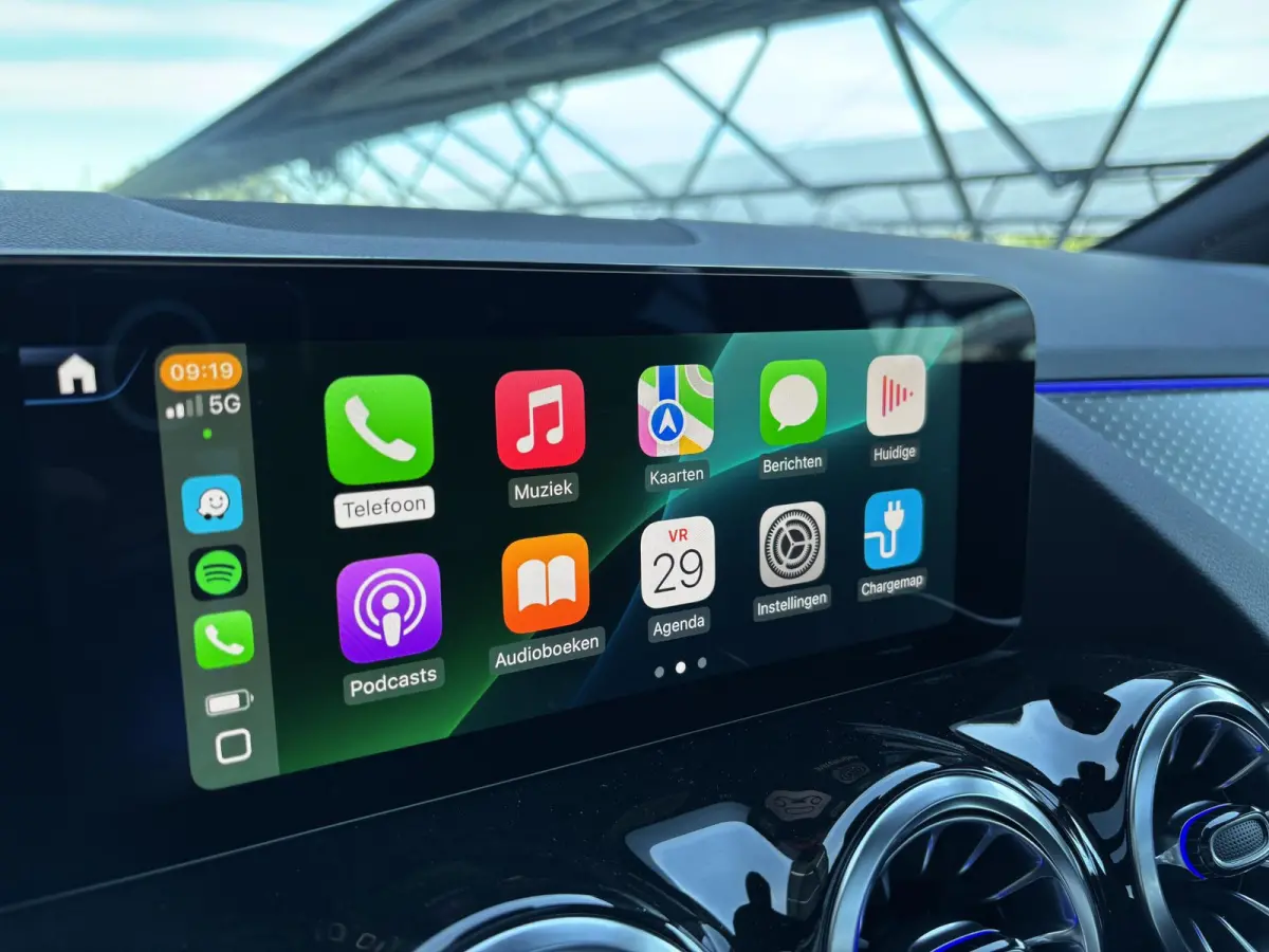 250+ Business Solution 71 kWh | Panoramadak | Dodehoekassistent | Parkeercamera | Sfeerverlichting | Apple carplay |