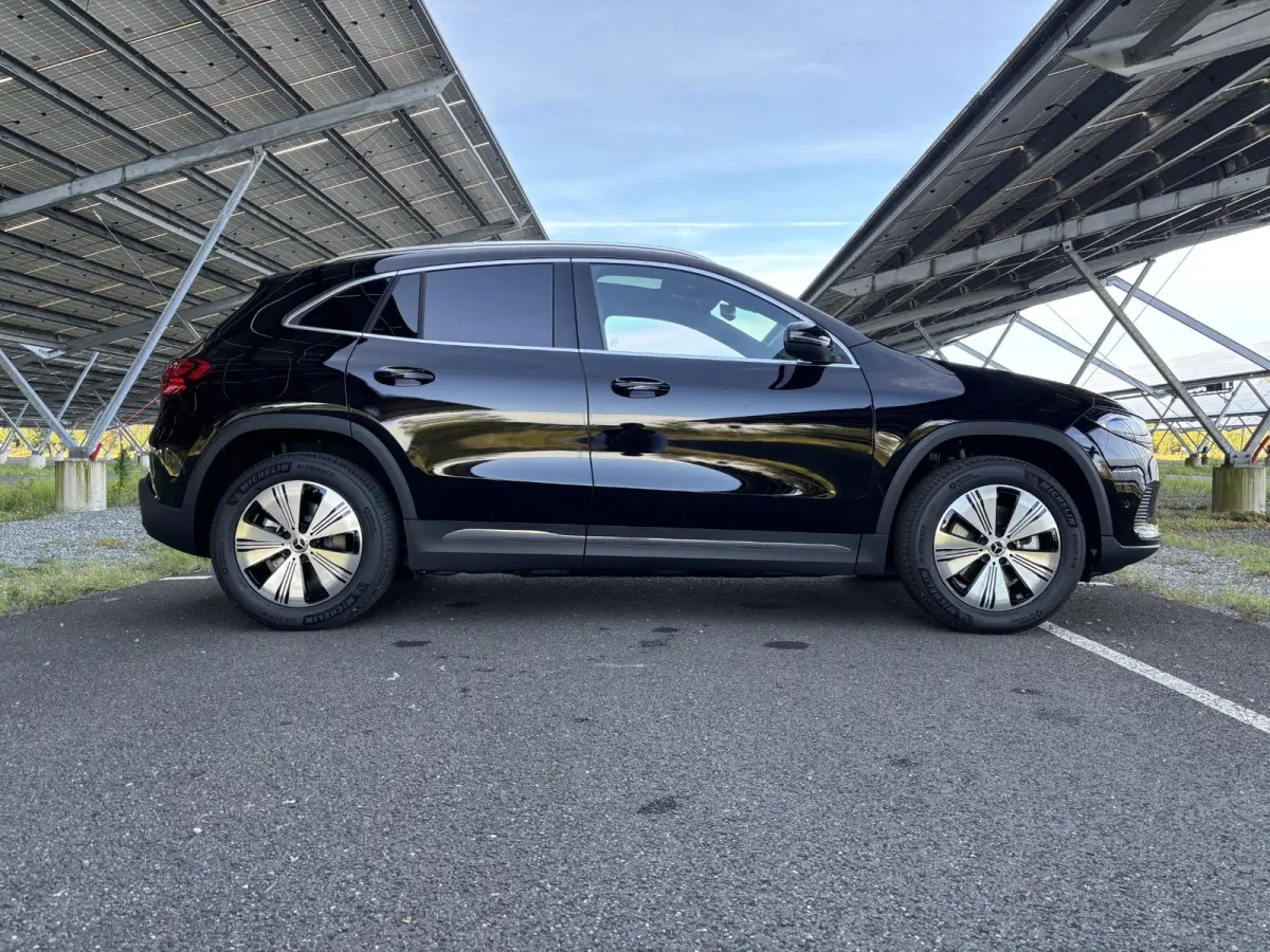 250+ Business Solution 71 kWh | Panoramadak | Dodehoekassistent | Parkeercamera | Sfeerverlichting | Apple carplay |