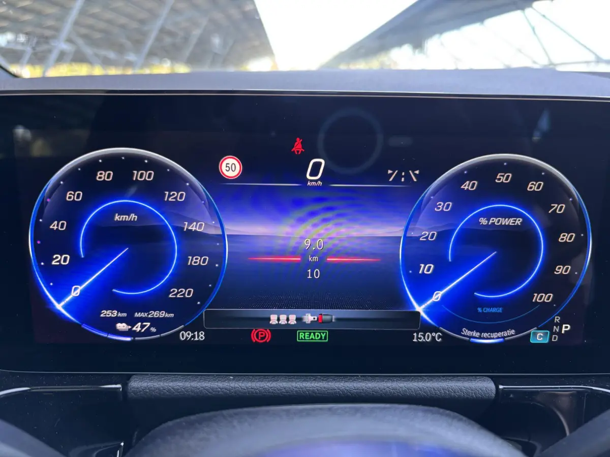 250+ Business Solution 71 kWh | Panoramadak | Dodehoekassistent | Parkeercamera | Sfeerverlichting | Apple carplay |