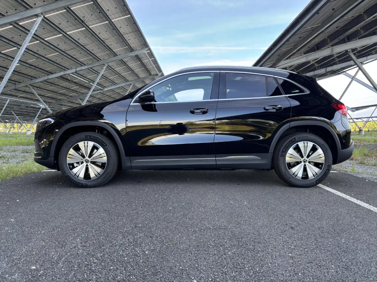 250+ Business Solution 71 kWh | Panoramadak | Dodehoekassistent | Parkeercamera | Sfeerverlichting | Apple carplay |