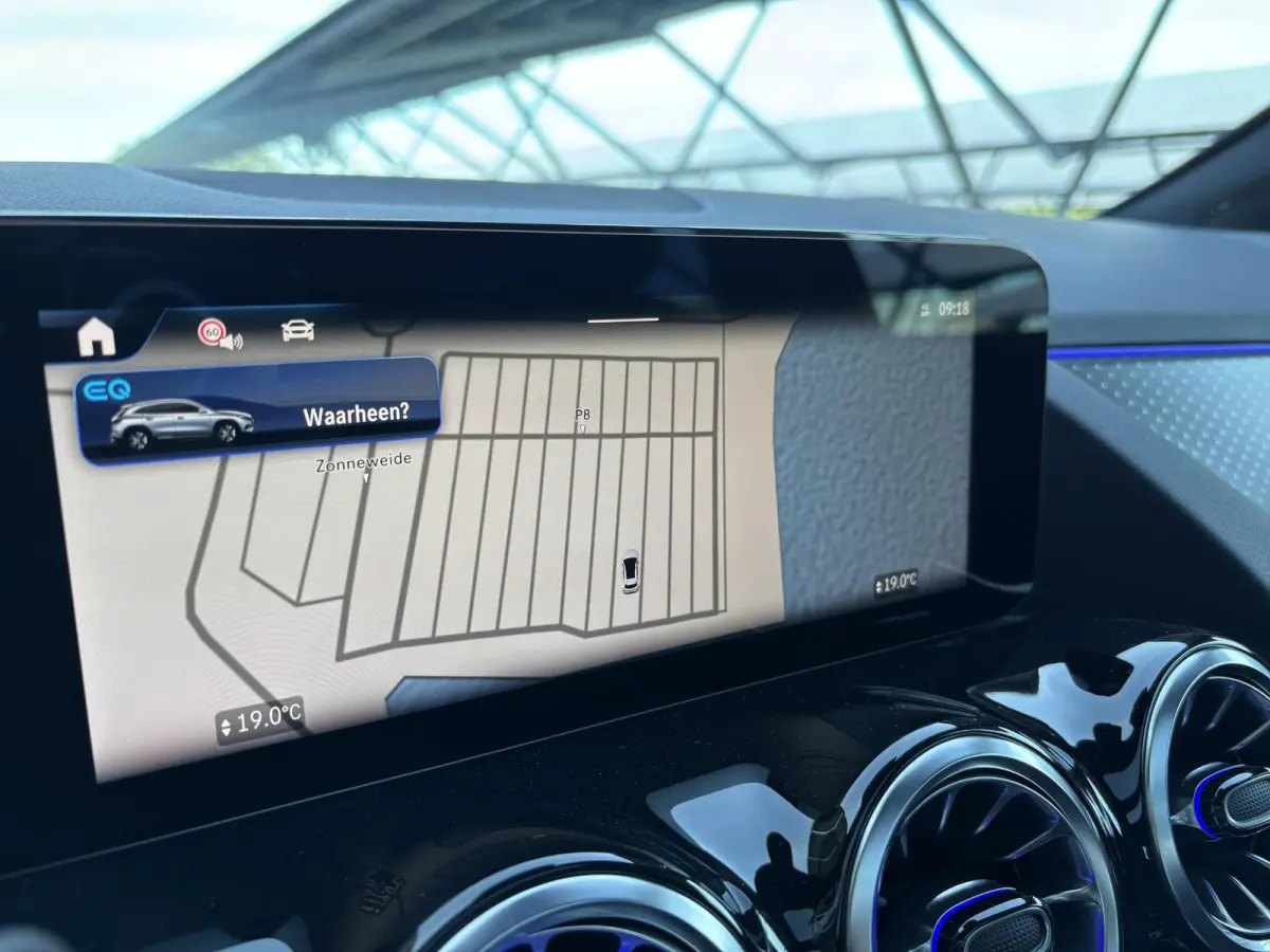 250+ Business Solution 71 kWh | Panoramadak | Dodehoekassistent | Parkeercamera | Sfeerverlichting | Apple carplay |
