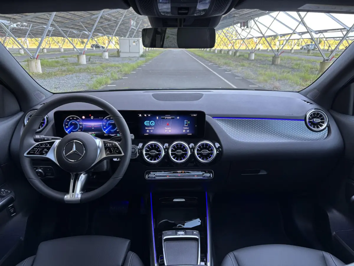 250+ Business Solution 71 kWh | Panoramadak | Dodehoekassistent | Parkeercamera | Sfeerverlichting | Apple carplay |