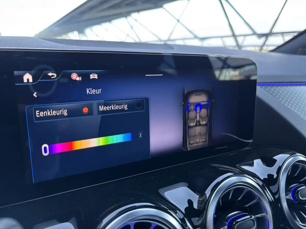 250+ Business Solution 71 kWh | Panoramadak | Dodehoekassistent | Parkeercamera | Sfeerverlichting | Apple carplay |