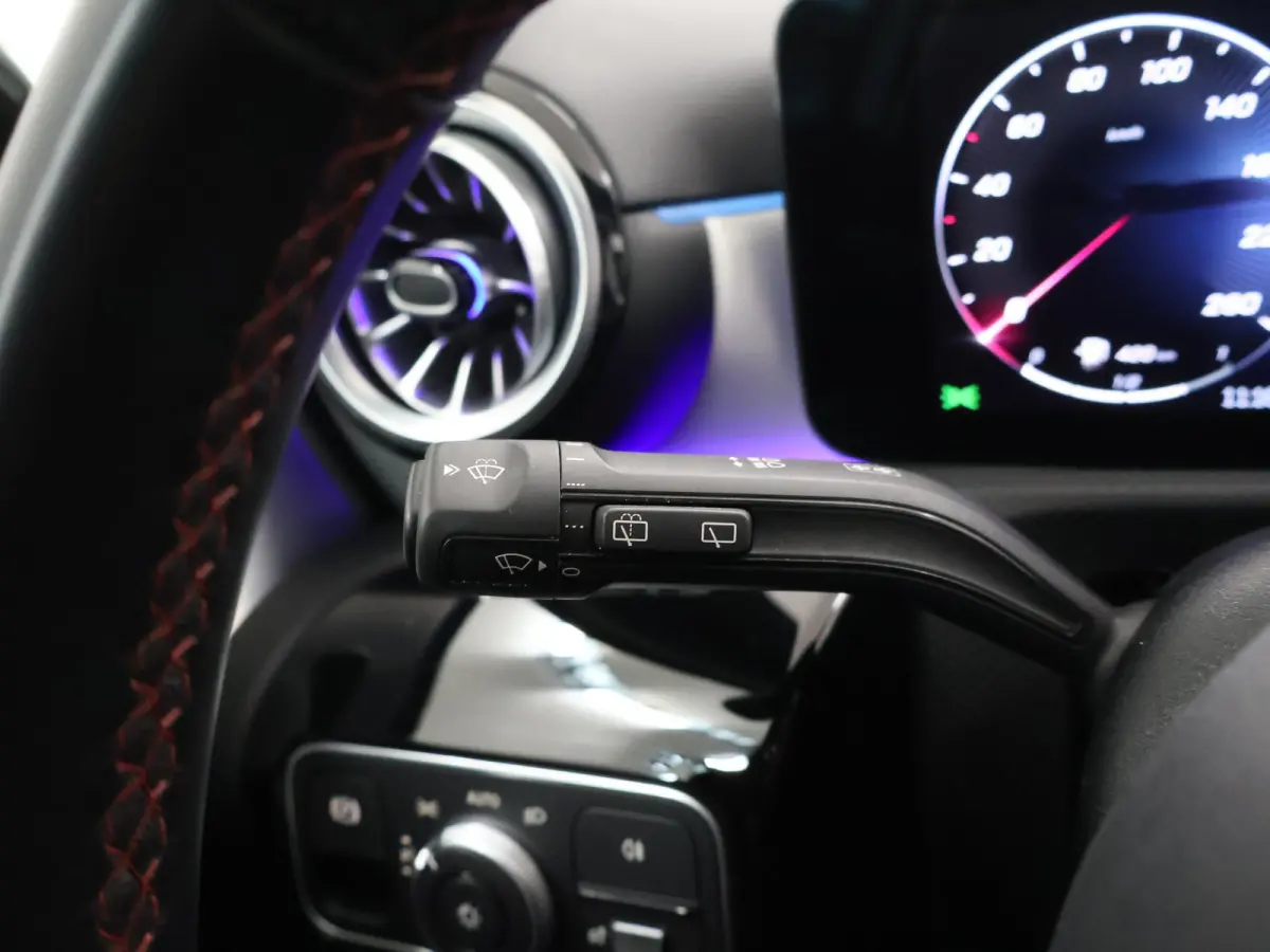 180 AMG Line | Night pakket | Panoramadak | Sfeerverlichting |