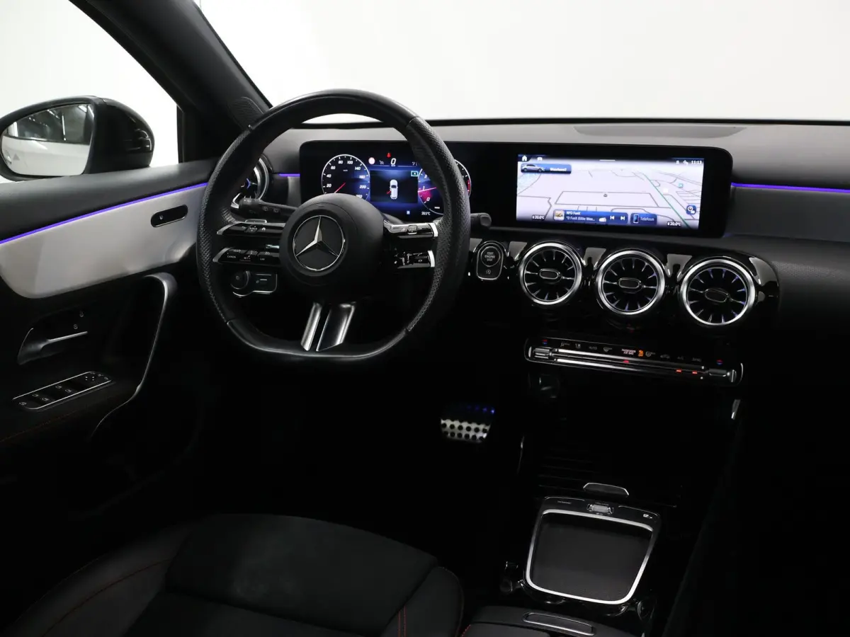 180 AMG Line | Night pakket | Panoramadak | Sfeerverlichting |