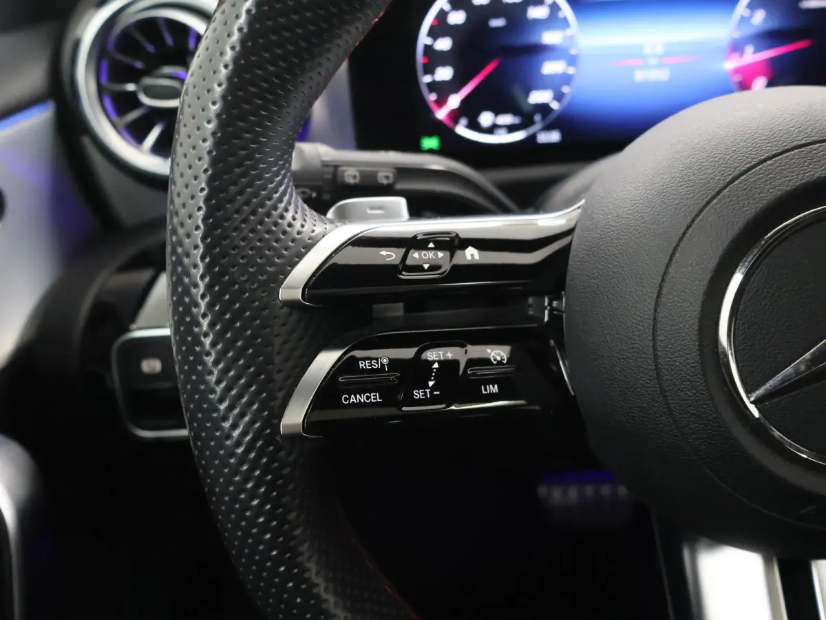 180 AMG Line | Night pakket | Panoramadak | Sfeerverlichting |