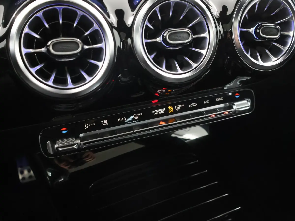 180 AMG Line | Night pakket | Panoramadak | Sfeerverlichting |