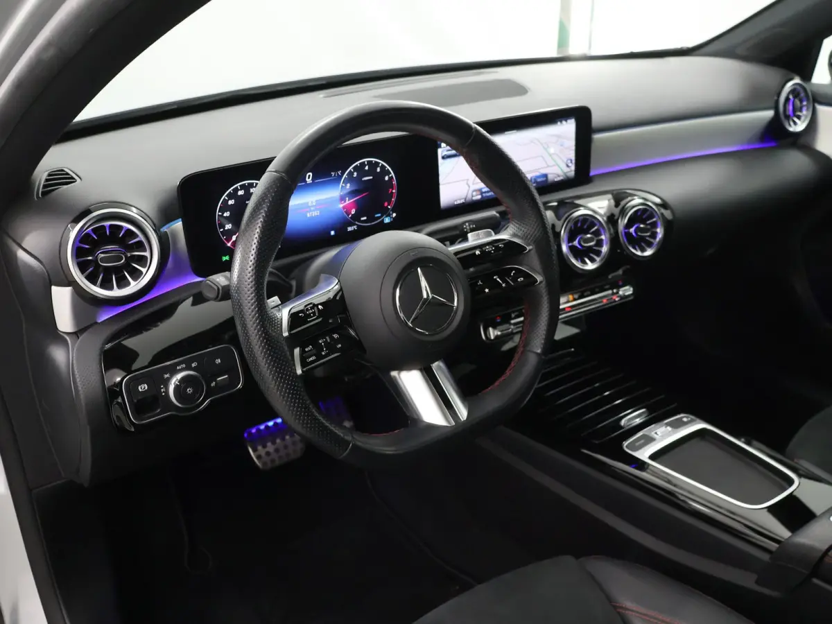 180 AMG Line | Night pakket | Panoramadak | Sfeerverlichting |