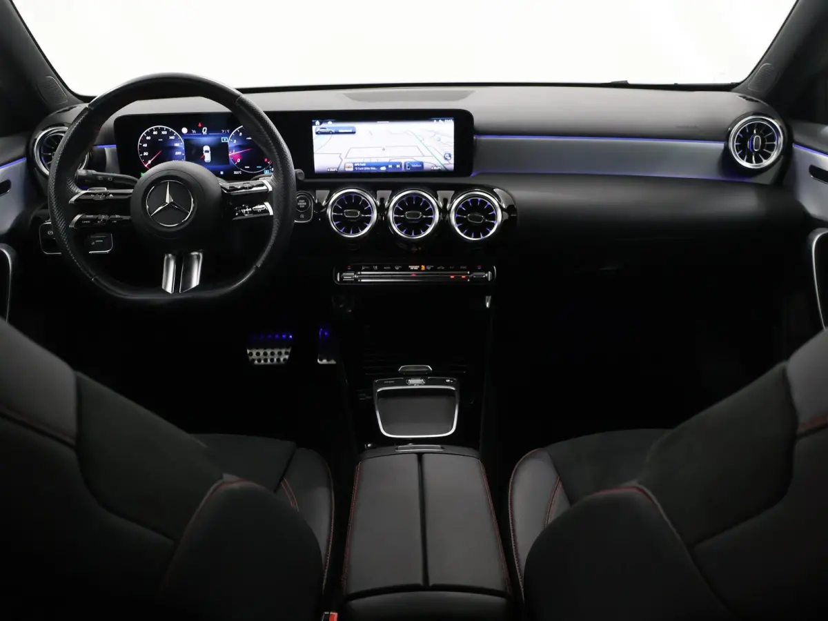 180 AMG Line | Night pakket | Panoramadak | Sfeerverlichting |