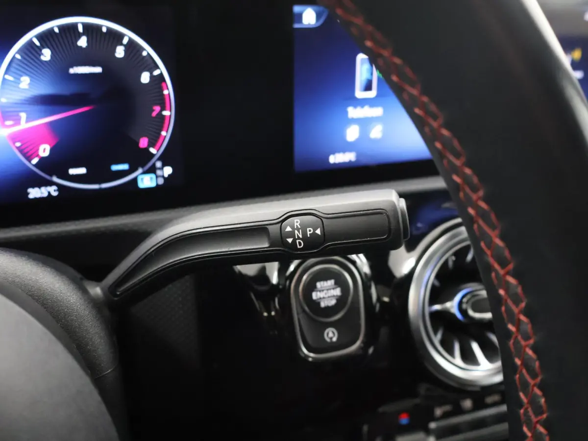 180 AMG Line | Night pakket | Panoramadak | Sfeerverlichting |