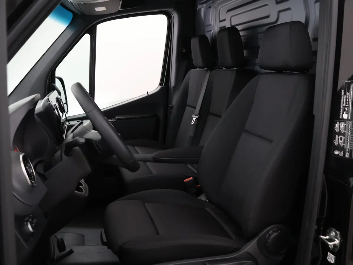 315 CDI | L2 H2 | RWD | Aut. | PRO | BPM VRIJ! | ACHTERUITRIJCAMERA | 3500 KG AHW | DODEHOEKASSISTENT | AIRCO | CRUISE | CARPLAY | ANDROID AUTO | METALLIC | 3-ZITS | MBUX SYSTEEM GROOT