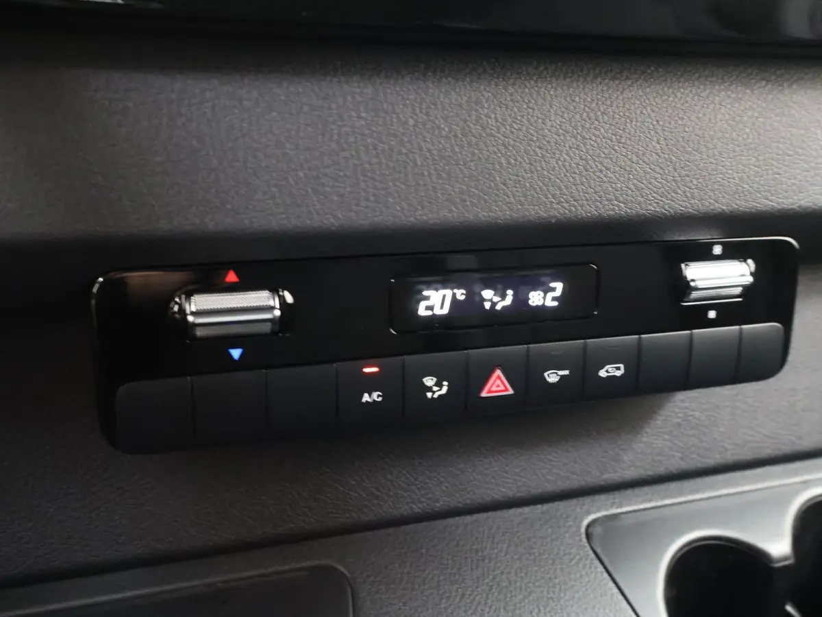 315 CDI | L2 H2 | RWD | Aut. | PRO | BPM VRIJ! | ACHTERUITRIJCAMERA | 3500 KG AHW | DODEHOEKASSISTENT | AIRCO | CRUISE | CARPLAY | ANDROID AUTO | METALLIC | 3-ZITS | MBUX SYSTEEM GROOT