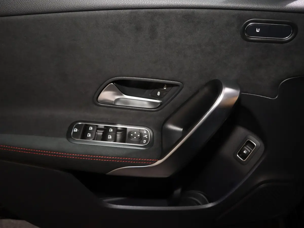 250e Business Solution AMG | Panoramadak | Stoelverwarming | Achteruitrijcamera | Multibeam LED | Keyless Entry/Go | Nightpakket |