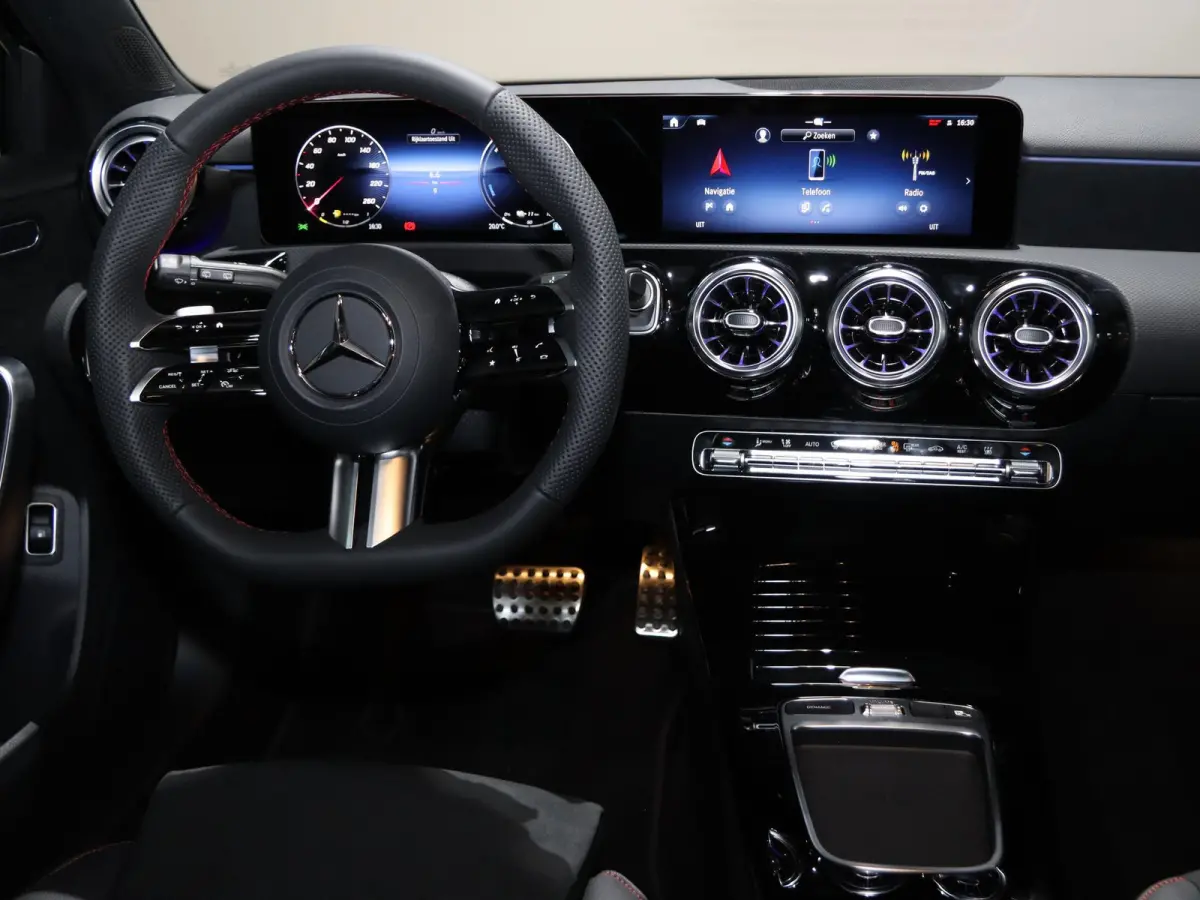 250e Business Solution AMG | Panoramadak | Stoelverwarming | Achteruitrijcamera | Multibeam LED | Keyless Entry/Go | Nightpakket |