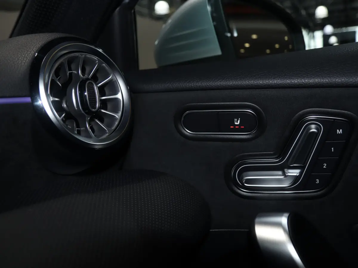 250e Business Solution AMG | Panoramaschuifdak | Head-up display | Premium Plus | Stoelverwarming | 360° camera |