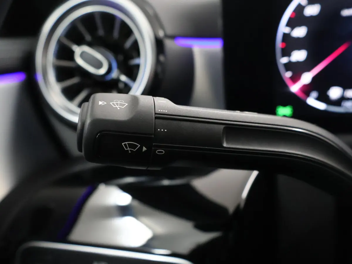 180 Business Solution AMG | Panoramaschuifdak | AMG Line Plus | Night pakket | Head-up display | 360° camera | 19"AMG velgen |