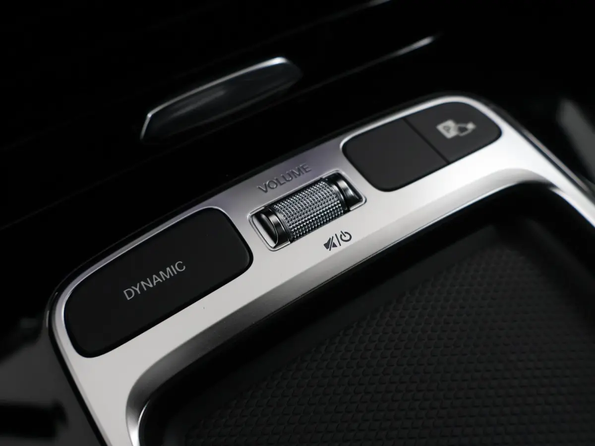 180 Business Solution AMG | Panoramaschuifdak | AMG Line Plus | Night pakket | Head-up display | 360° camera | 19"AMG velgen |