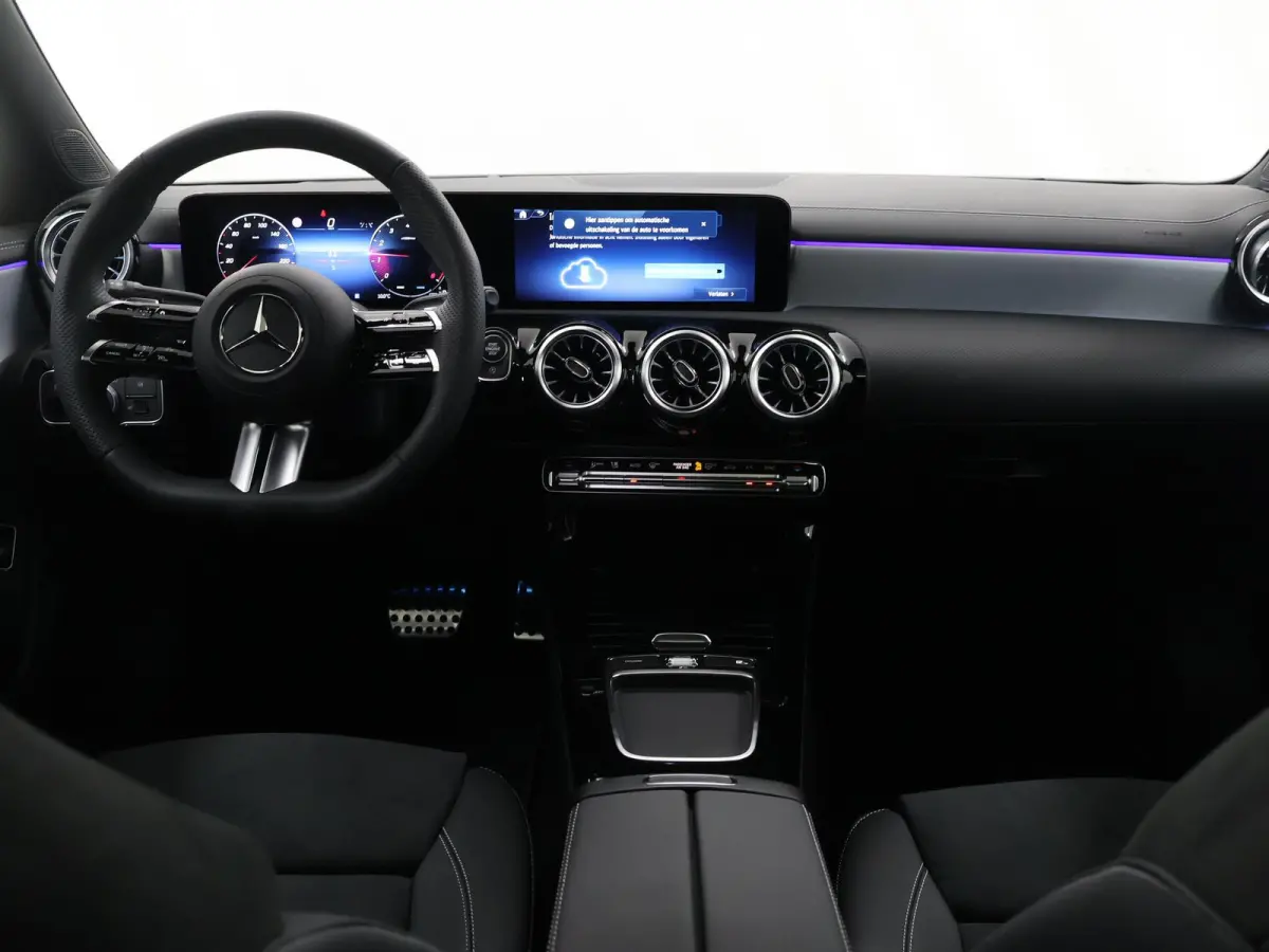 180 Business Solution AMG | Panoramaschuifdak | AMG Line Plus | Night pakket | Head-up display | 360° camera | 19"AMG velgen |