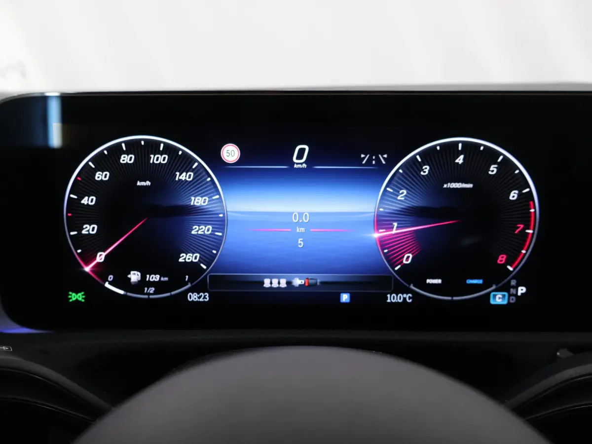 180 Business Solution AMG | Panoramaschuifdak | AMG Line Plus | Night pakket | Head-up display | 360° camera | 19"AMG velgen |