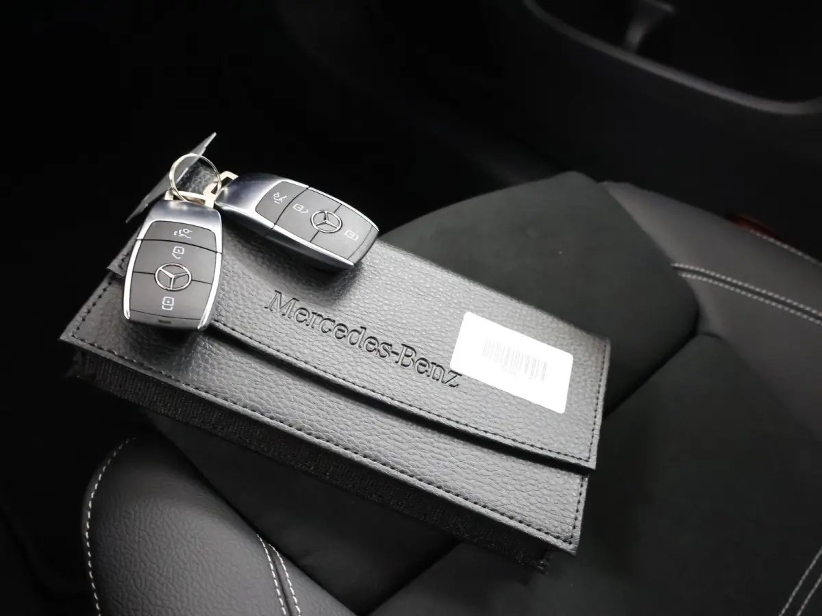 180 Business Solution AMG | Panoramaschuifdak | AMG Line Plus | Night pakket | Head-up display | 360° camera | 19"AMG velgen |