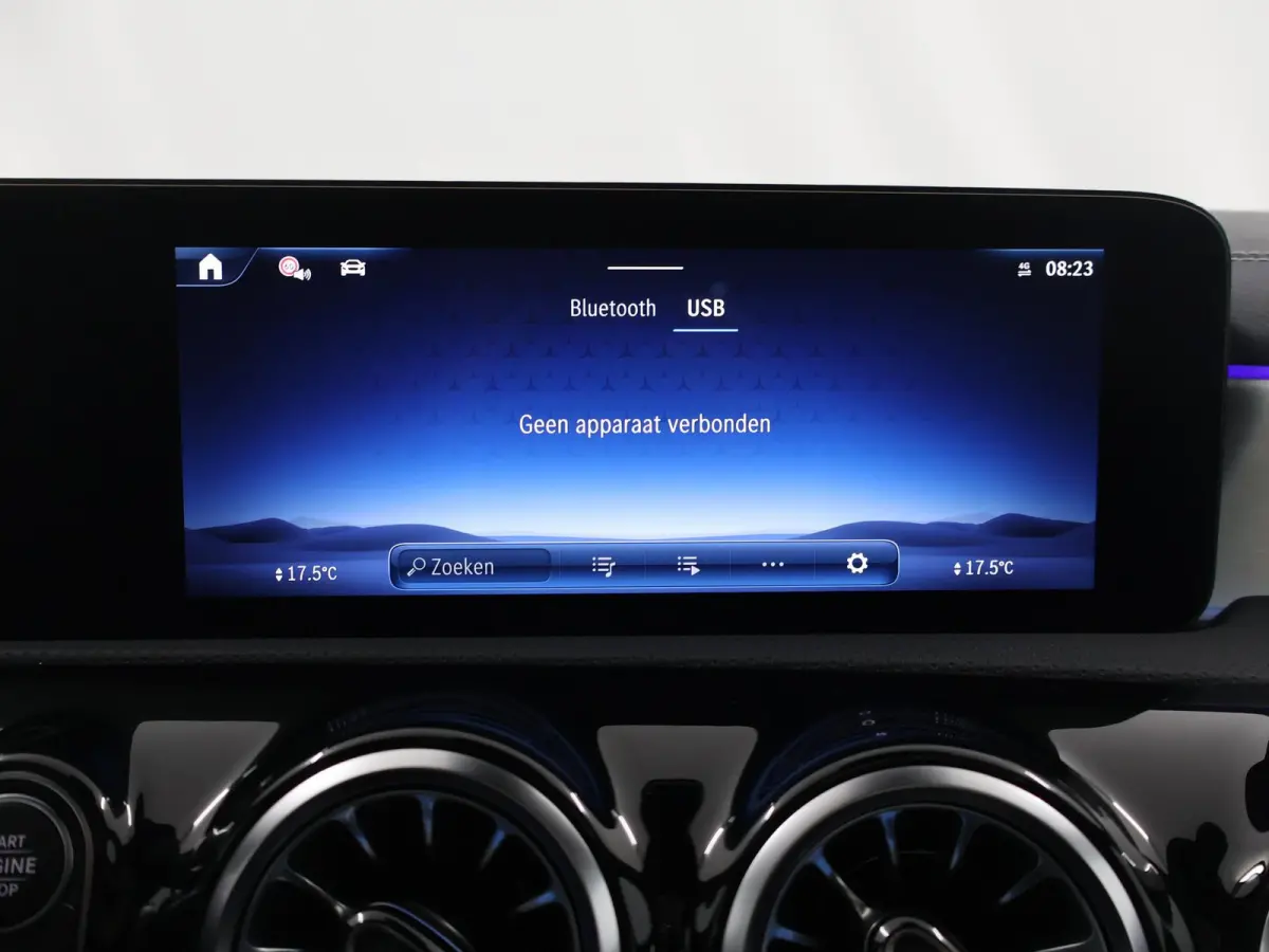 180 Business Solution AMG | Panoramaschuifdak | AMG Line Plus | Night pakket | Head-up display | 360° camera | 19"AMG velgen |