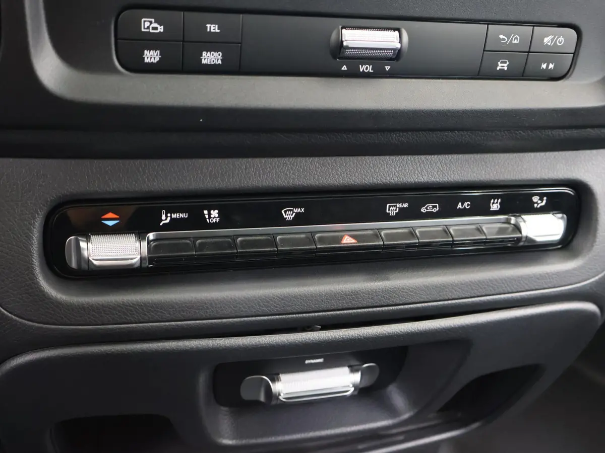 129 L2 PRO 90kWh | 8-PERSOONS | Snelladen 110 KWh | Navigatie | Parkeerpakket | Comfortbestuurdersstoel  |Dodehoekassistent | 8 Zitplaatsen |