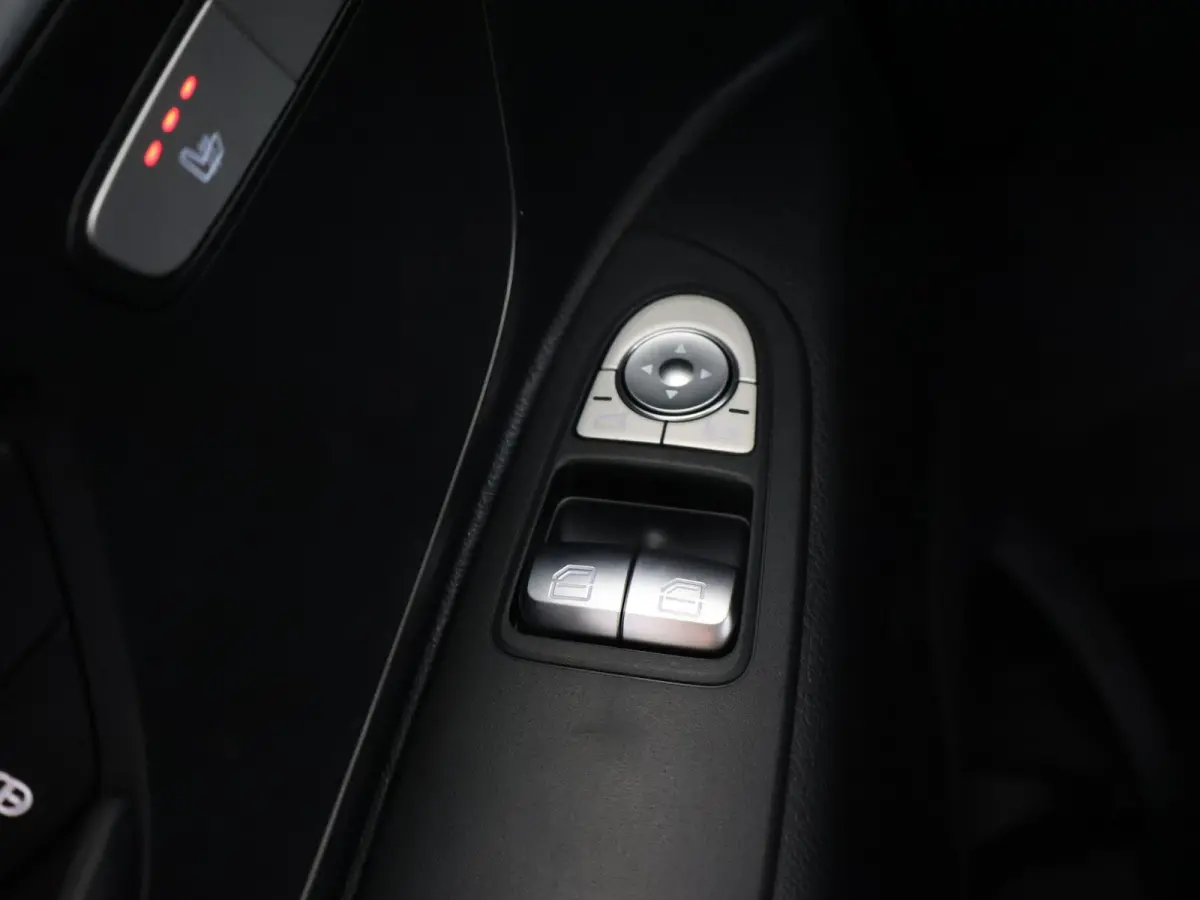 129 L2 PRO 90kWh | 8-PERSOONS | Snelladen 110 KWh | Navigatie | Parkeerpakket | Comfortbestuurdersstoel  |Dodehoekassistent | 8 Zitplaatsen |