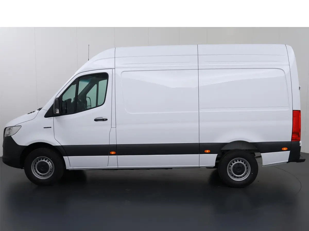 414 L2 H2 RWD PRO 81kWh | 2000kg trekgewicht | 115KW laden | 100% elektrisch | Achteruitrijcamera | Standkachel | Stoelverwarming |