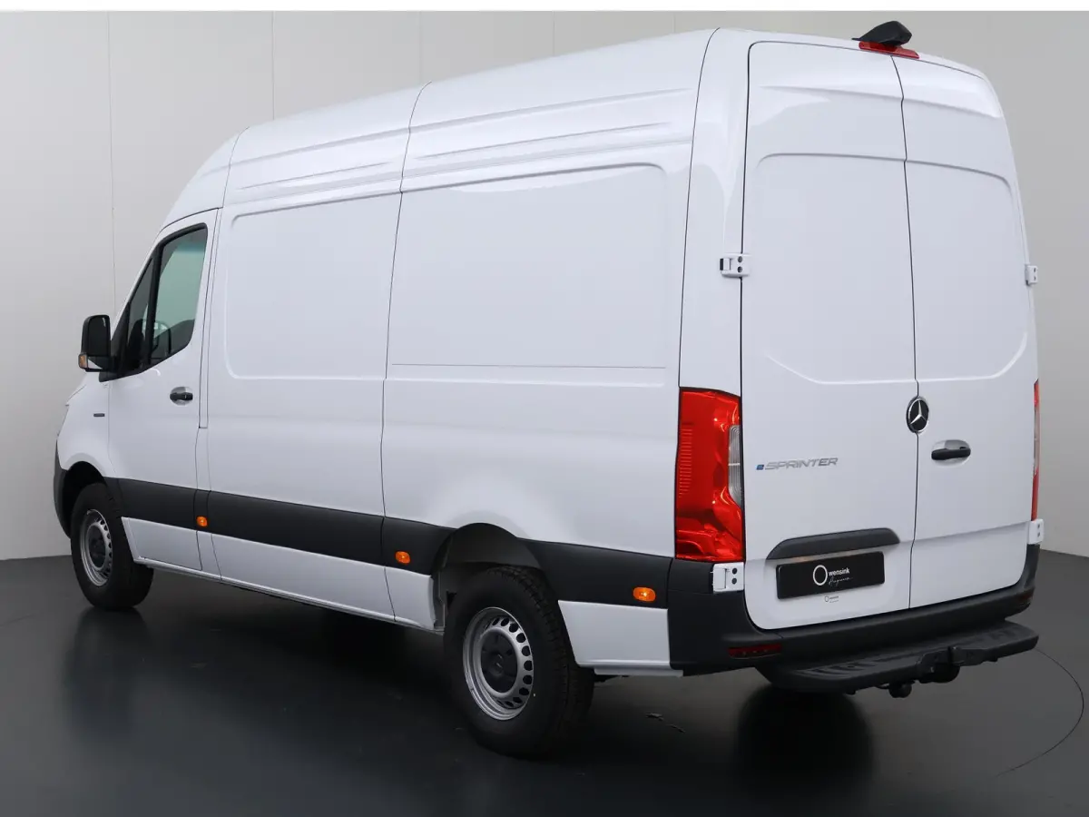 414 L2 H2 RWD PRO 81kWh | 2000kg trekgewicht | 115KW laden | 100% elektrisch | Achteruitrijcamera | Standkachel | Stoelverwarming |
