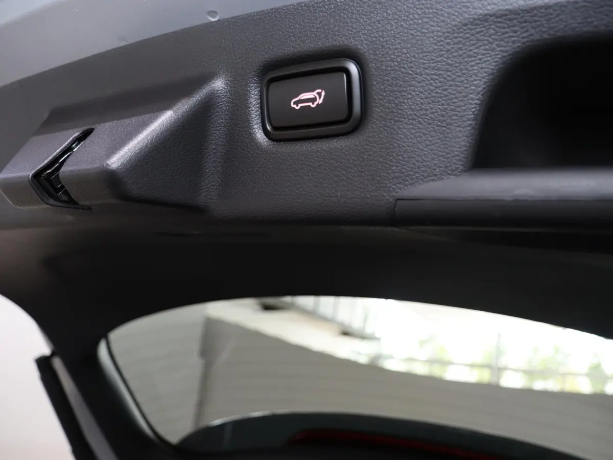 1.5 T-GDi GT-Line | Panoramaschuifdak | Stoelverwarming | LED-koplampen | Dodehoekassistentie  | Achteruitrijcamera | Privacy glass | Stuurwielverwarming |