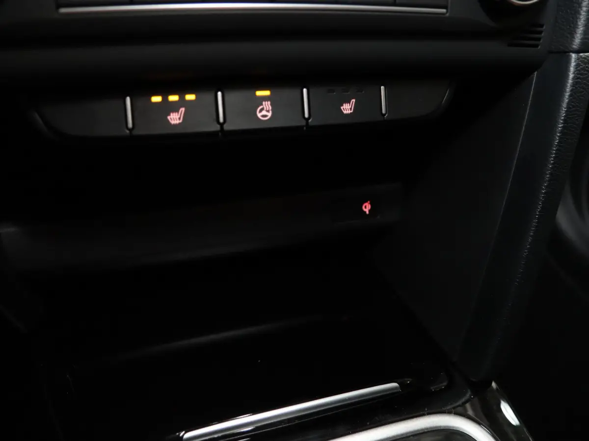 1.5 T-GDi GT-Line | Panoramaschuifdak | Stoelverwarming | LED-koplampen | Dodehoekassistentie  | Achteruitrijcamera | Privacy glass | Stuurwielverwarming |