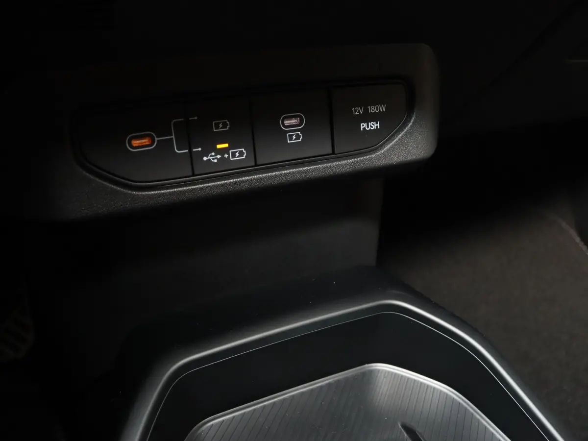 GT-Line Business Edition 81.4 kWh | Adaptieve cruise control | Stoel- en stuurwielverwarming | Achteruitrijcamera | 19" LM velgen GT-Line | LED-koplampen |