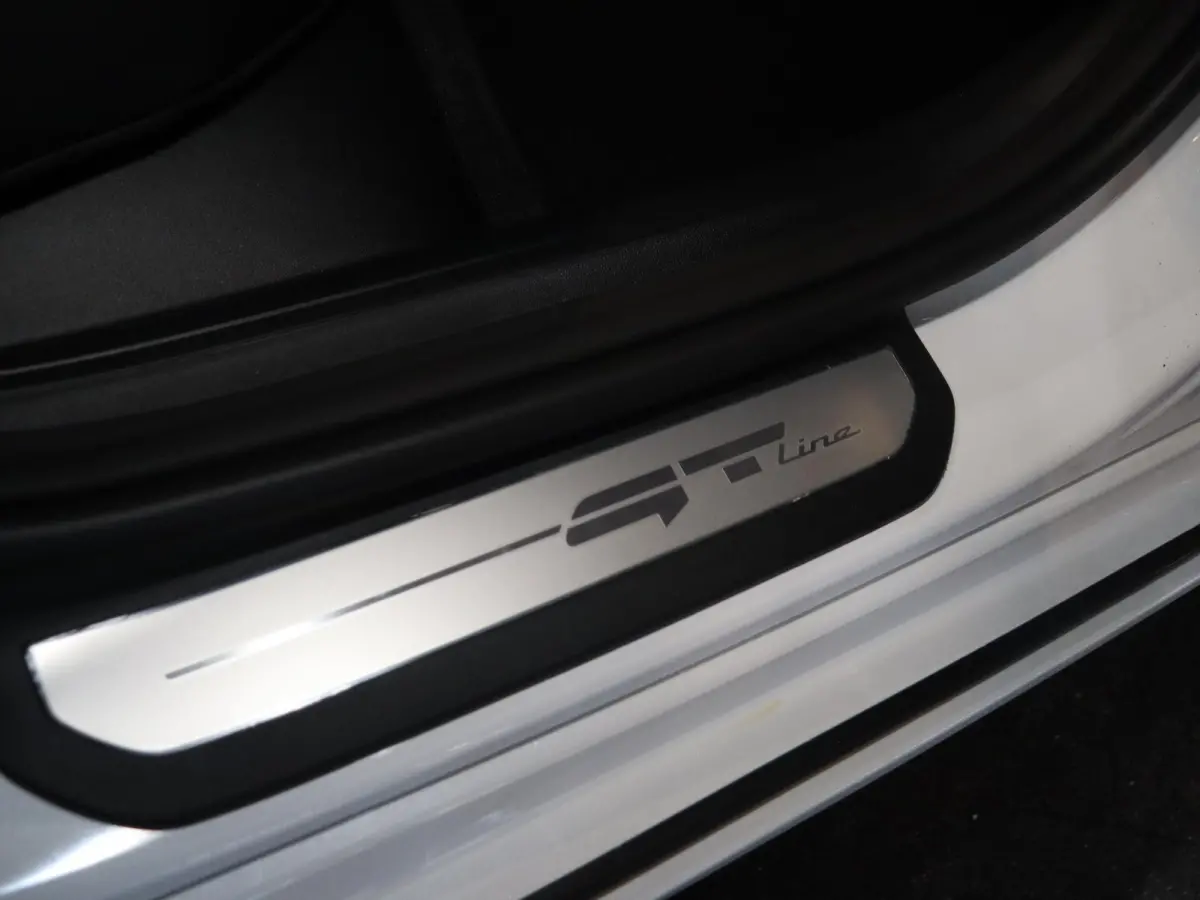 GT-Line Business Edition 81.4 kWh | Adaptieve cruise control | Stoel- en stuurwielverwarming | Achteruitrijcamera | 19" LM velgen GT-Line | LED-koplampen |