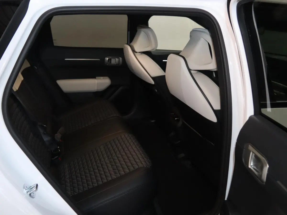 GT-Line Business Edition 81.4 kWh | Adaptieve cruise control | Stoel- en stuurwielverwarming | Achteruitrijcamera | 19" LM velgen GT-Line | LED-koplampen |