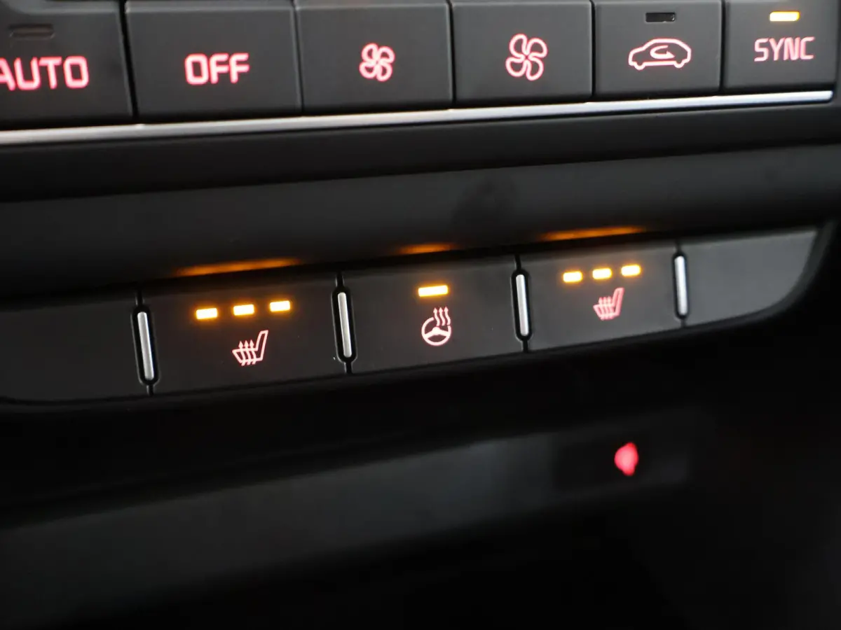 1.5 T-GDi GT-Line | Panoramadak | Matrix LED Koplampen | Stoel/Stuurverwarming | Keyless Go | Elektrisch bedienbare achterklep