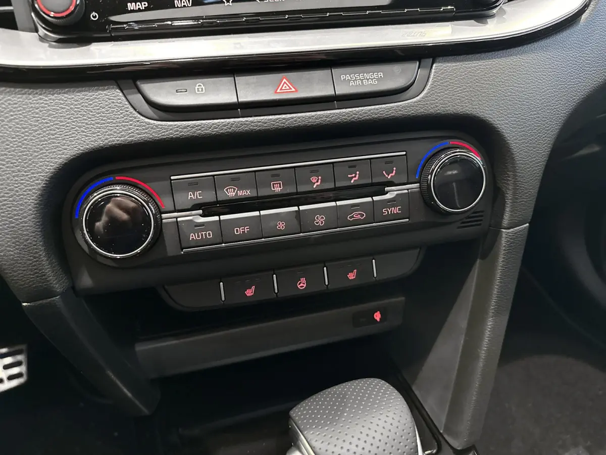 1.5 T-GDi DCT7 GT-Line | Panoramaschuifdak | Stoelverwarming | LED-koplampen | Dodehoekassistentie  | Achteruitrijcamera | Privacy glass | Stuurwielverwarming |
