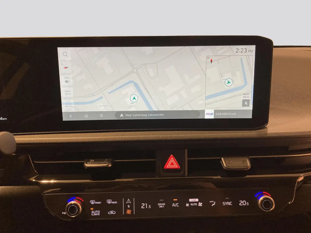 Light Edition 63 kWh | Stoelverwarming | Adaptieve cruise control | Parkeersensoren | Stuurwiel verwarmd |