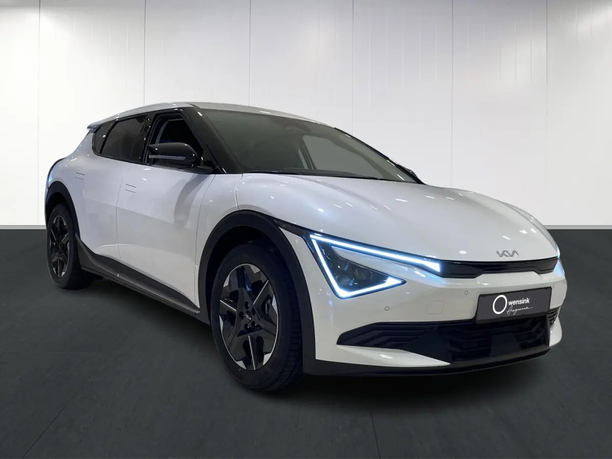 Light Edition 63 kWh | Stoelverwarming | Adaptieve cruise control | Parkeersensoren | Stuurwiel verwarmd |