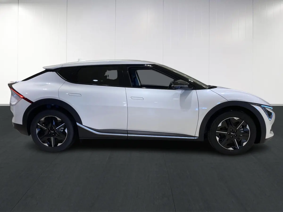 Light Edition 63 kWh | Stoelverwarming | Adaptieve cruise control | Parkeersensoren | Stuurwiel verwarmd |