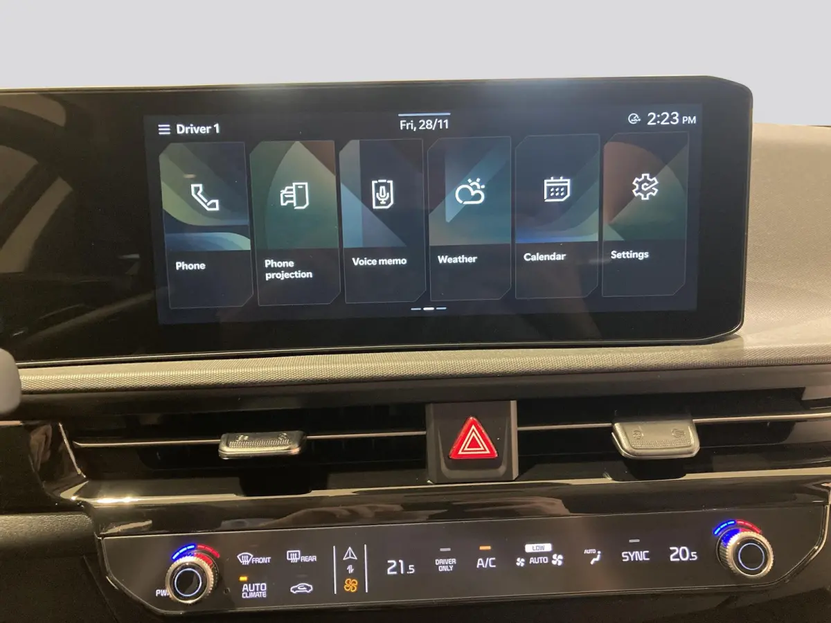 Light Edition 63 kWh | Stoelverwarming | Adaptieve cruise control | Parkeersensoren | Stuurwiel verwarmd |