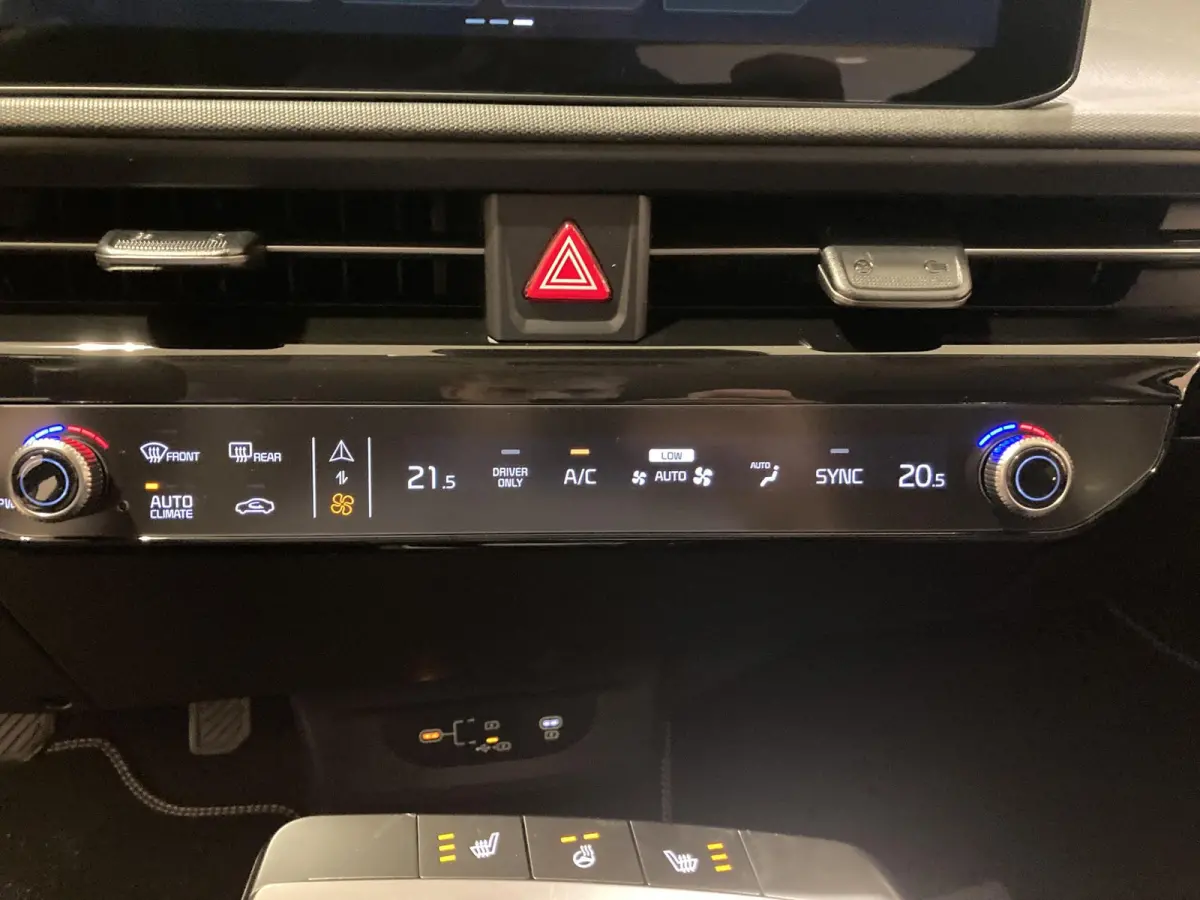 Light Edition 63 kWh | Stoelverwarming | Adaptieve cruise control | Parkeersensoren | Stuurwiel verwarmd |